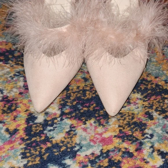 Lulu’s 8.5 Fazal Blush Suede Feather Pointed-Toe Mules - Picture 3 of 7